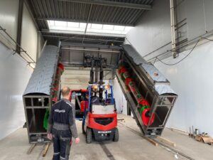 Montage van RVS vrachtwagen wasmachine